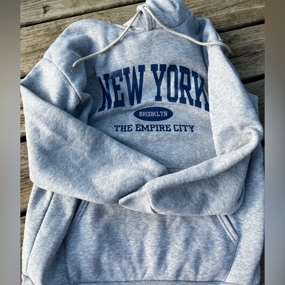 NEW Juniors NEW YORK Hoodie Sm Gray Hooded Sweatshirt Kangaroo Pocket Drawstring - Picture 2 of 10